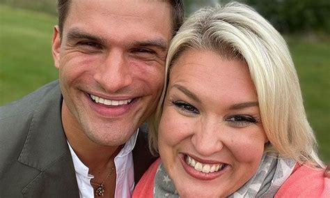 Sara Davies' Dad: An Unexpected Influence?