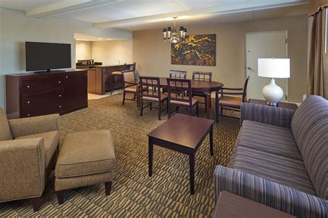 Wyndham Executive Center Columbia | Columbia, MO Hotels
