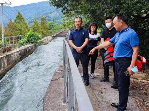 这样调钓：流水走漂适合双铅钓法，漂像清析，鱼获给力，爽啊爽 - YouTube