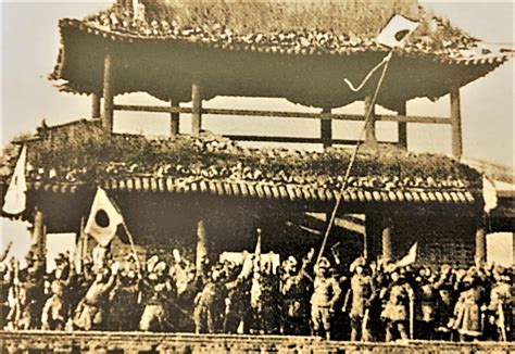 日军入侵东北三省时的老照片：站在锦州城上的日寇疯狂欢呼|日军|锦州|日寇_新浪新闻