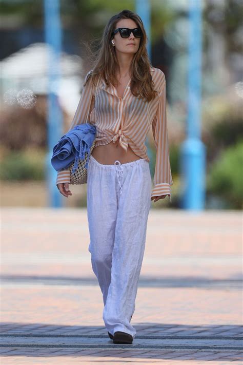 Leila George Nearly Unrecognizable During Casual Walk in Coogee, Sydney – 12.19.2024 • CelebMafia