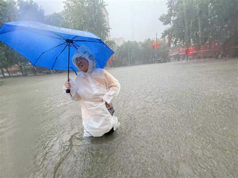 暴雨倒灌致12人死亡 郑州地铁何以至此？_凤凰网