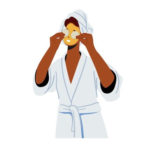 Mulher com máscara facial e fatias de pepino do rosto. Tratamento e ...