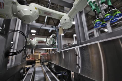 Rezultat imagine pentru Robotic Arm Case Packing Machine