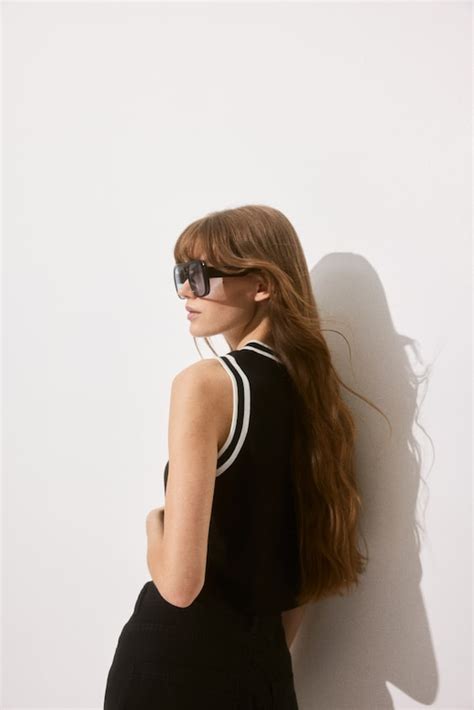 Button-front sweater vest - Black - Ladies | H&M IN