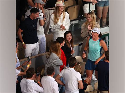French Open 2022 champion Iga Swiatek 'overwhelmed' by Robert ...