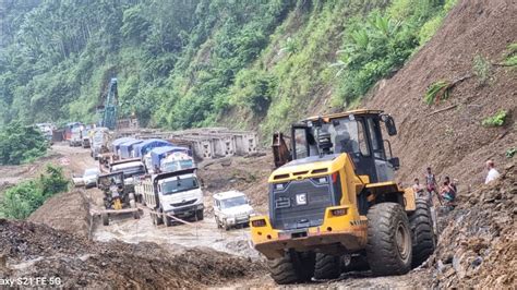 Assam: Massive landslide blocks Silchar-Haflong highway, traffic ...