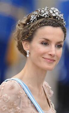 Wedding Hairstyles With Tiaras by Wedding Hairstyle With Tiara Wedding Hairstyles With Tiaras