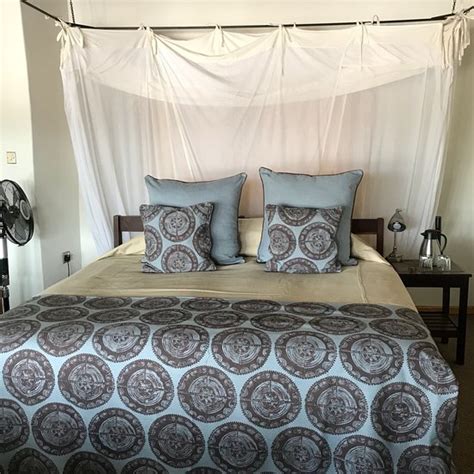 NKWALI CAMP - ROBIN POPE SAFARIS (South Luangwa National Park) - Lodge ...