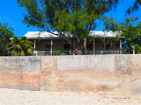 SALT RAKER INN (Cockburn Town) - Inn Reviews & Photos - Tripadvisor