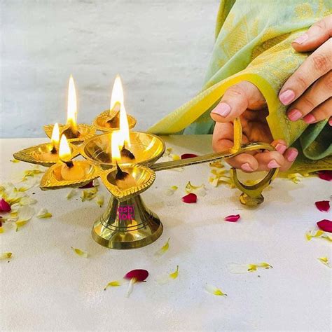 Pure Brass Pancharti | Brass Diya with Handle | Aarti Diya – Ashtok