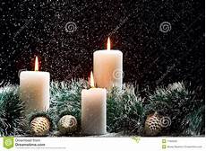decorazioni natalizie con candele decorazioni di natale con le candele fotografia stock decorazioni natalizie con candele decorazioni di natale con le candele fotografia stock