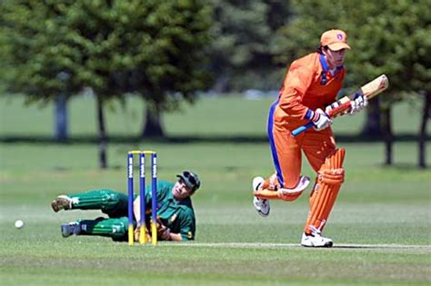 Terblanche fails to catch | ESPNcricinfo.com