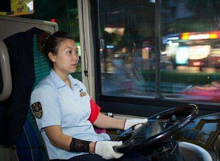 为什么公交车司机从来不系安全带？-新浪汽车