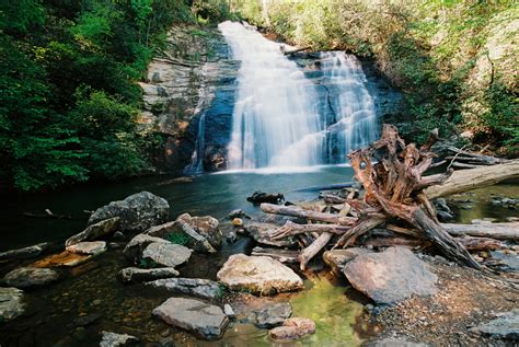 Waterfalls in North Georgia That You Do Not Want to Miss - Travel by Grain