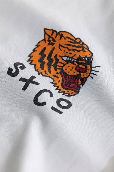 Buy Men's Don't Let Past Demons White Oversized T-Shirt Online | SNITCH