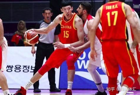 周琦和新疆男篮对决后，新疆男篮做出回应，易建联主动让步_东方体育