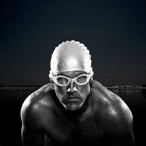 Swimming Black and White 的图像结果