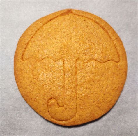 I made honey Squid Games cookies! I tried to eat the umbrella out of ...