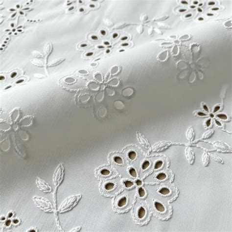 Bordado Inglés (Broderie Anglaise): Qué es, Técnicas y Usos