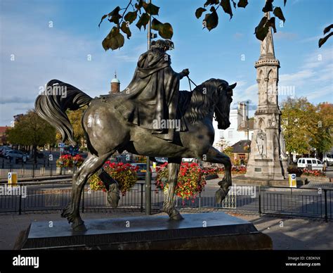 Banbury Cross monument and the "fine lady" statue. Oxfordshire UK Stock ...