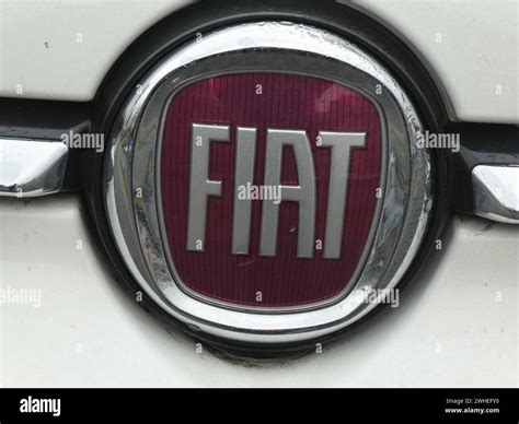 Logo, Schriftzug des italienischen Automobilhersteller FIAT, eine Marke des Stellantis Konzern ...