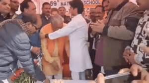 73 साल के BJP MLA देवेंद्र जैन ने बताया-क्यों छूए ज्योतिरादित्य सिंधिया ...