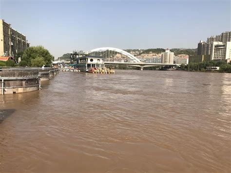 黄河兰州段水流量回落 短期内无洪峰 但仍在汛期切勿以身涉险|兰州|黄河|水流量_新浪新闻