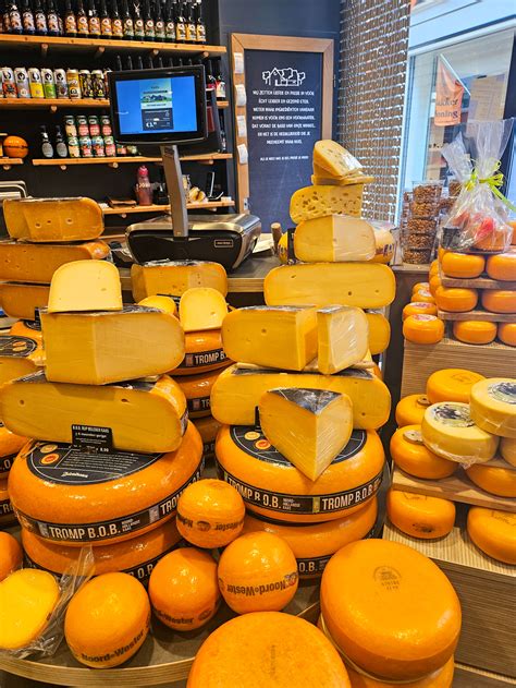 Alkmaar: A guide to visiting the world's biggest cheese market ...