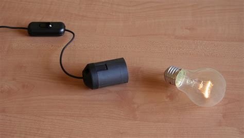 How Does a Lamp Switch Work? | HomeSteady