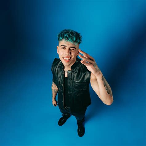 Suavemente Lyrics In English