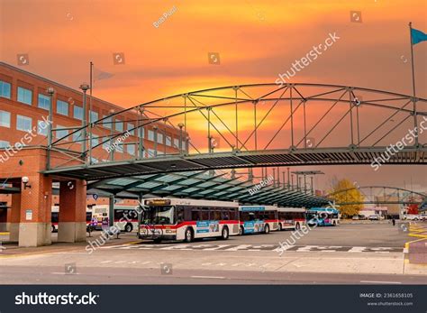 Salem Oregon 10-21-2019 City Transit Center Stock Photo 2361658105 ...