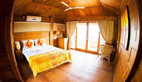 There's A Stunning Homestay In Kerala That Lets You Have An Island To ...