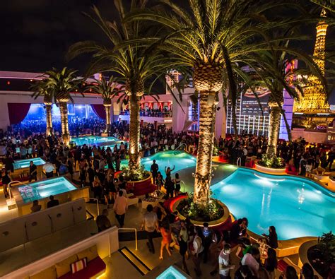 12 Rooftop Bars in Vegas With the Most Epic Views | Rooftop bar, Night ...