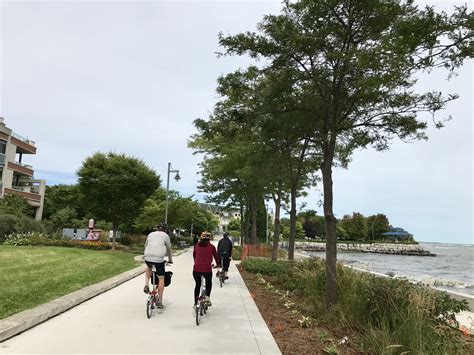 Cycling Port Credit – Bromptoning