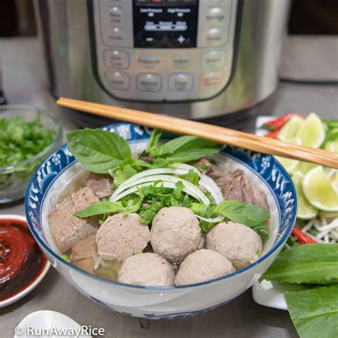 Vietnamese Beef Noodle Soup (Pho Bo)-Authentic Beef Pho Recipe+Video