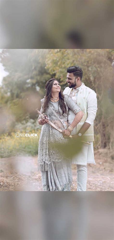 Best Pre Wedding Poses For Photography Idea _One Click Studio