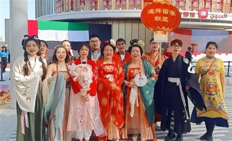 迪拜中国留学生汉服社团参加 2019欢乐迪拜中国年巡游活动圆满成功 - 知乎