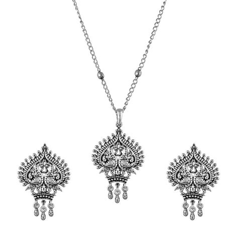 Morni Avalyn Pendant Set – VOYLLA