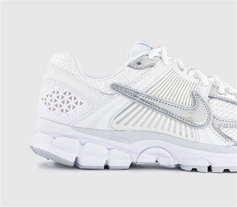 Nike Zoom Vomero 5 Trainers White Metallic Silver Summit White - Women ...