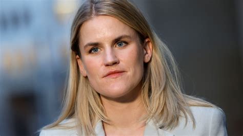 Rezultat imagine pentru FACEBOOK