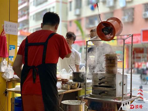 励志！开早餐店授创业经，深圳“独臂哥”一只手也能撑起家_读特新闻客户端