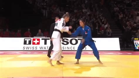 This bothers me more than it should. : bjj