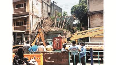 Kolhapur: Kmc To Pull Down Dilapidated Structures After Heavy Rain ...