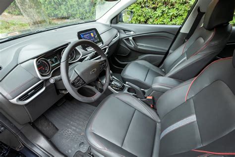 Tracker RS x Renegade Longitude: SUVs de personalidade. Qual é melhor?