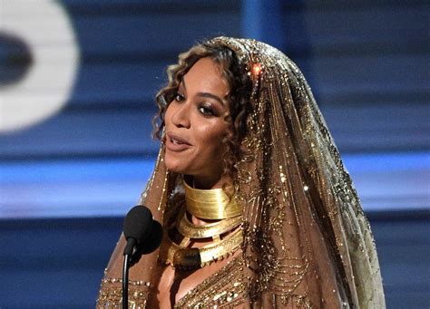 Beyonce Suffers Major Wardrobe Malfunction During London Show