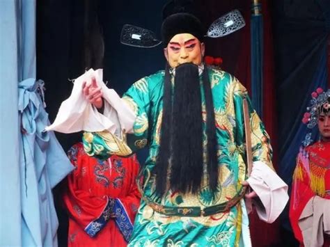 戏曲演员工资才1500元 ”，这一观点引起了社会对待中国传统文化艺术的关注。