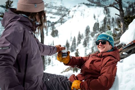 The 6 Best Après-Ski Drinks: From Beloved to Controversial - Powder