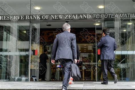 新西兰银行入口外楼高清摄影大图-千库网