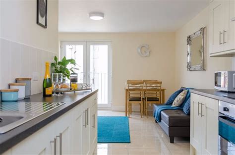 GIANT SERVICED APARTMENTS (Belfast, Northern Ireland) - Apartment ...